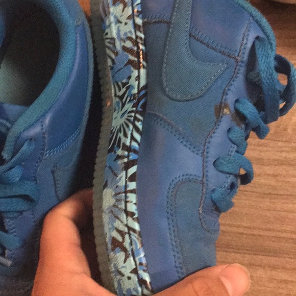 Nikes Hawaii Pattern. - Picture 2 of 4